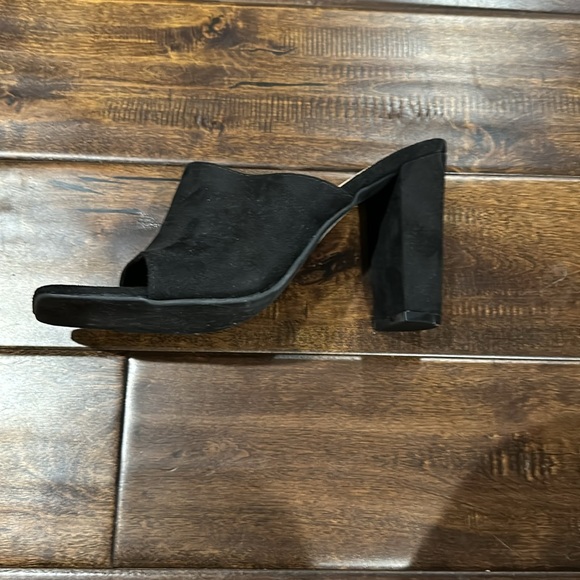 Heels - Picture 3 of 3